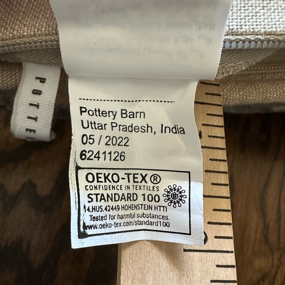 Pottery Barn Emeryk embroidered velvet cotton & linen lumbar pillow 16x26 zip - Picture 9 of 9